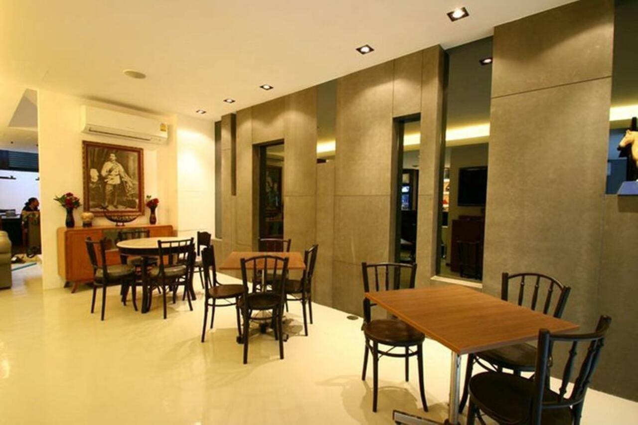 At One Inn Hualampong Bangkok Exterior foto