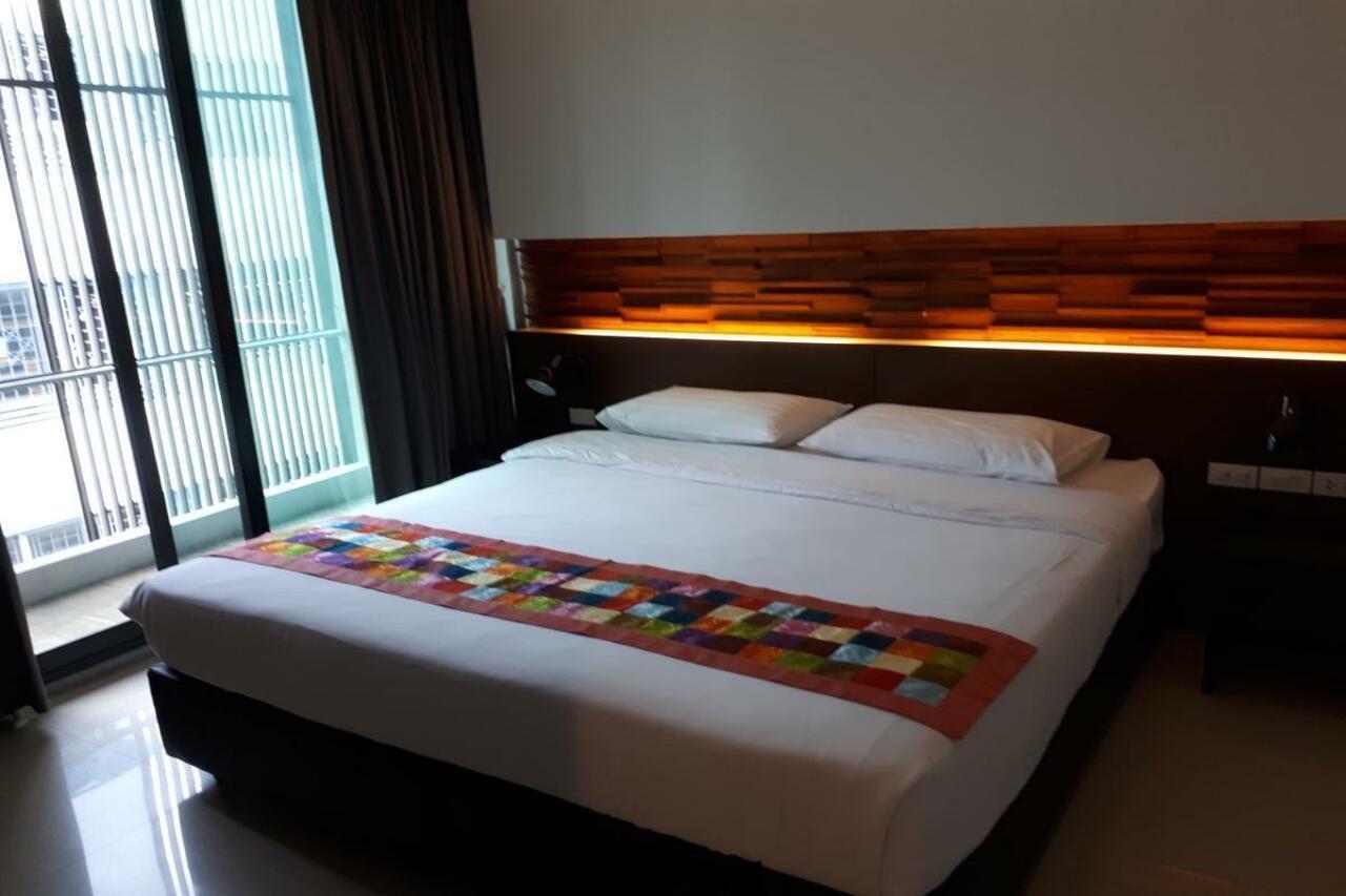 At One Inn Hualampong Bangkok Exterior foto